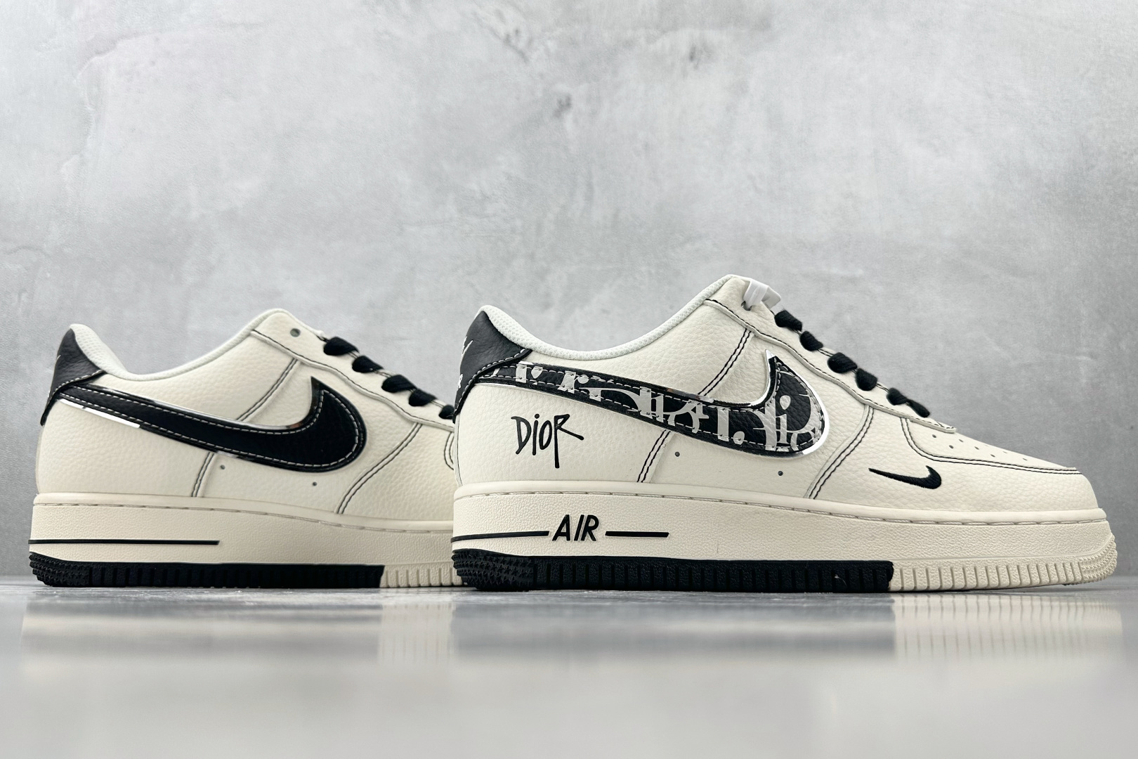 XC 
Nike Air Force 1'07 DIOR 联名 米白黑

货号：XS1958 544
尺