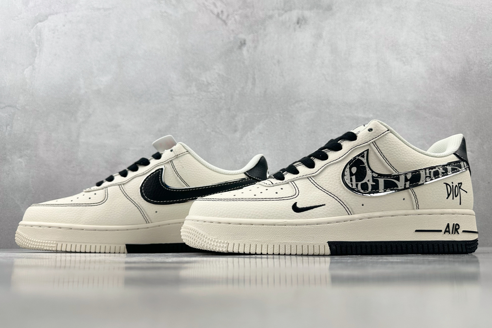 XC 
Nike Air Force 1'07 DIOR 联名 米白黑

货号：XS1958 544
尺