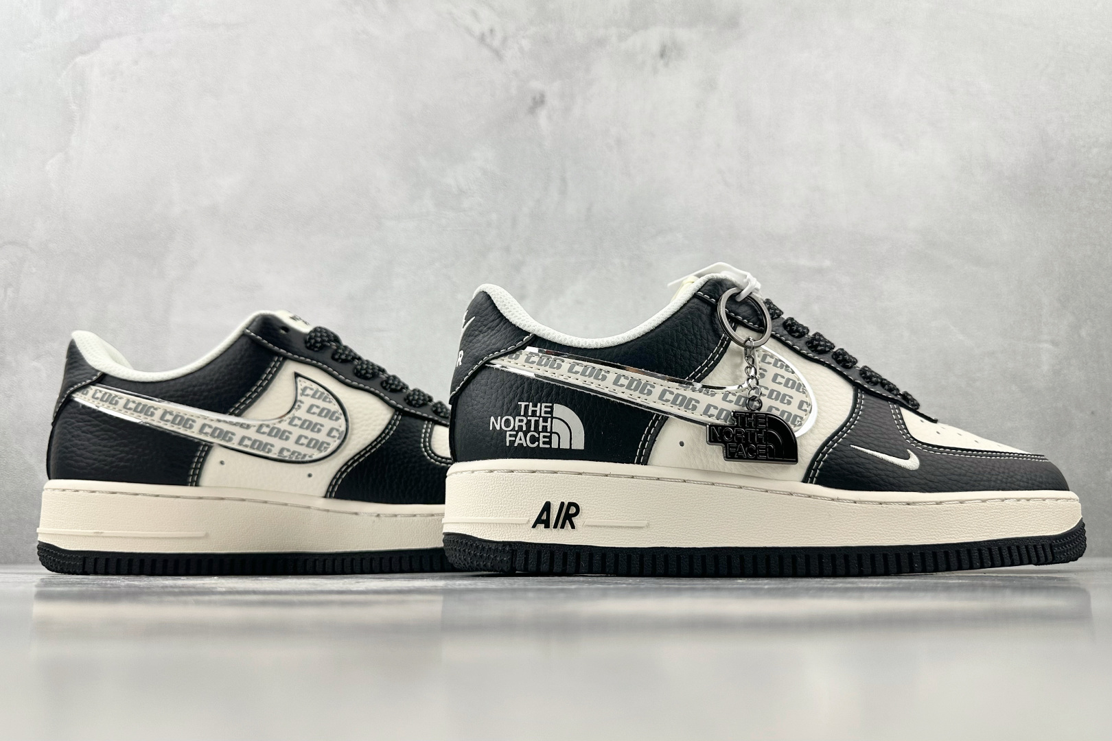 XC 
Nike Air Force 1'07 北面 联名 黑白

货号：HH7518 049
尺码：3
