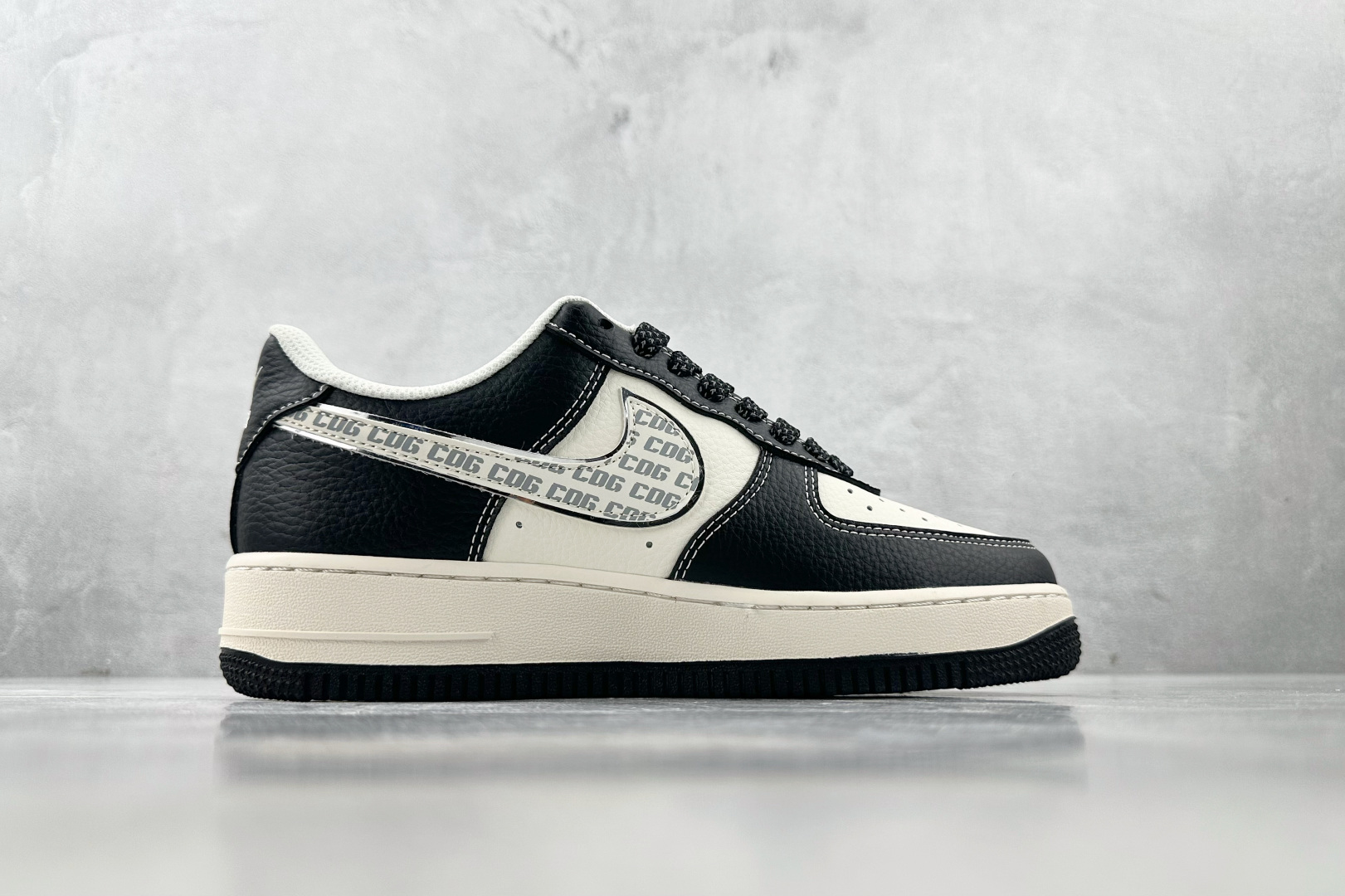 XC 
Nike Air Force 1'07 北面 联名 黑白

货号：HH7518 049
尺码：3