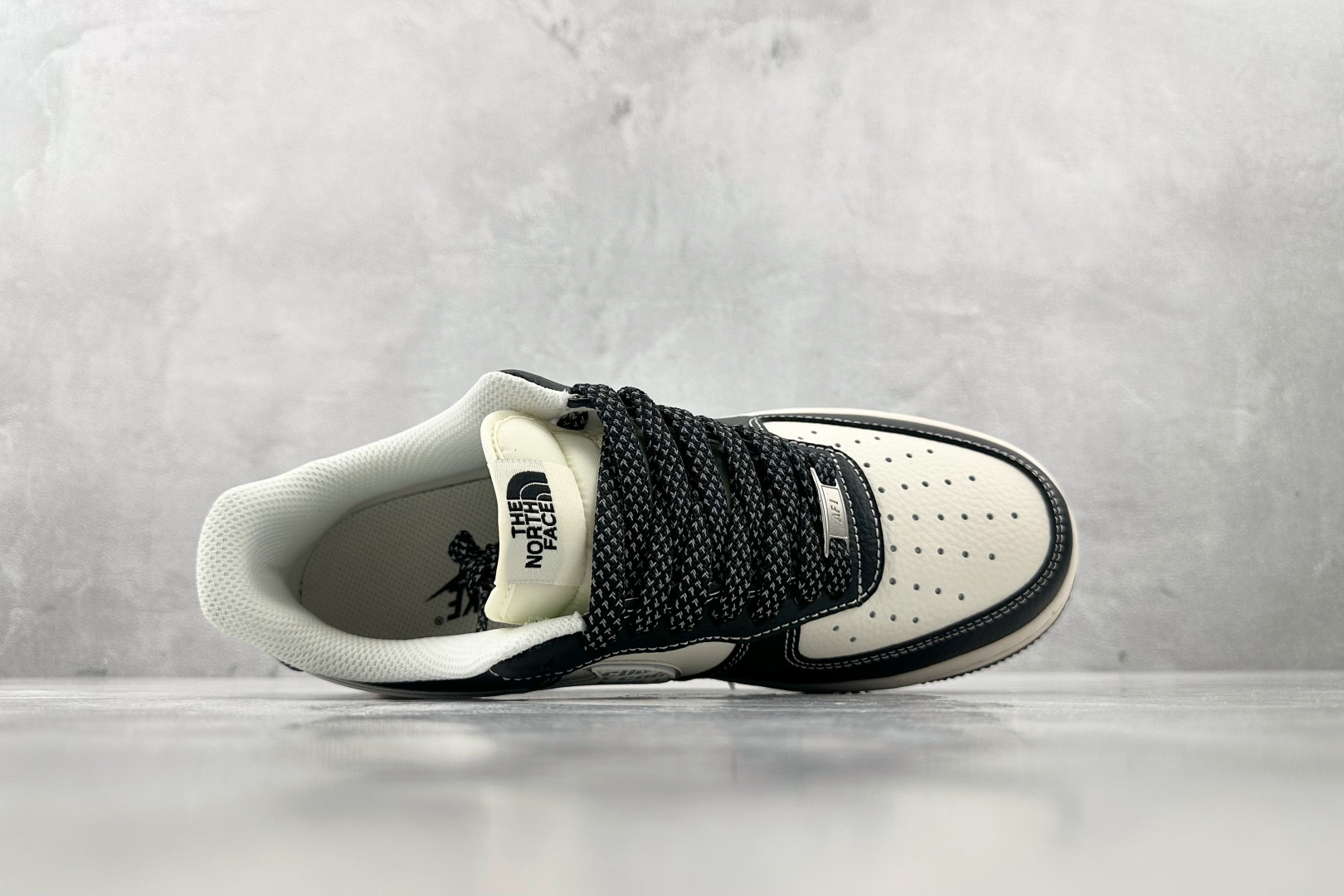 XC 
Nike Air Force 1'07 北面 联名 黑白

货号：HH7518 049
尺码：3