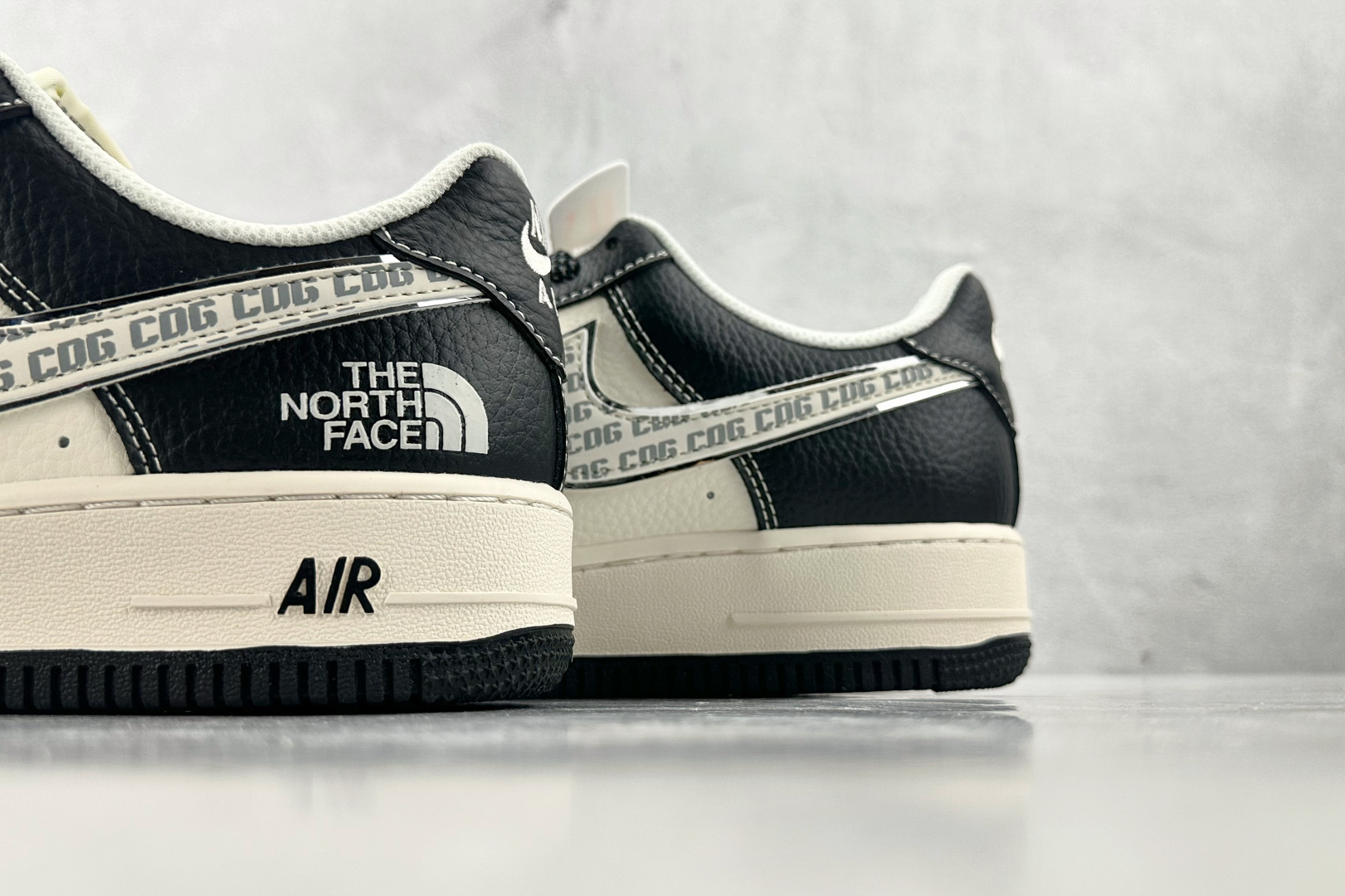 XC 
Nike Air Force 1'07 北面 联名 黑白

货号：HH7518 049
尺码：3