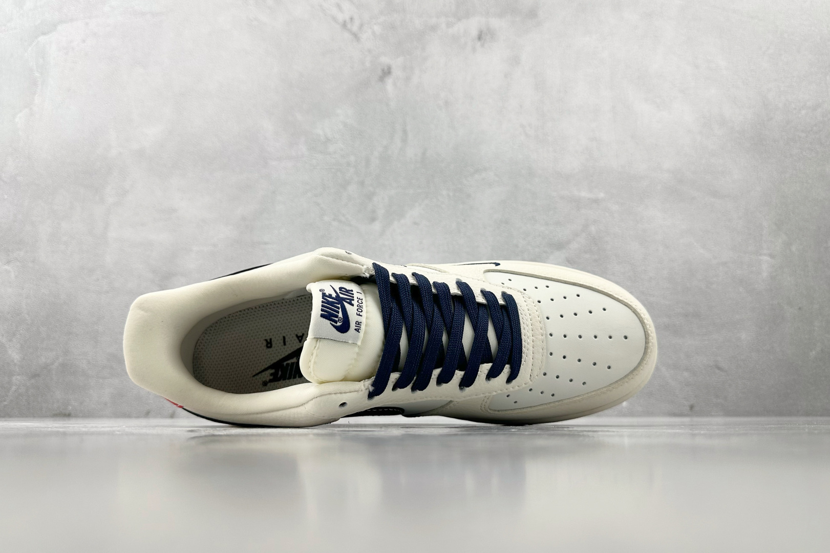 XC 
Nike Air Force 1'07  DIOR 联名 米白蓝

货号：DM6868 060
