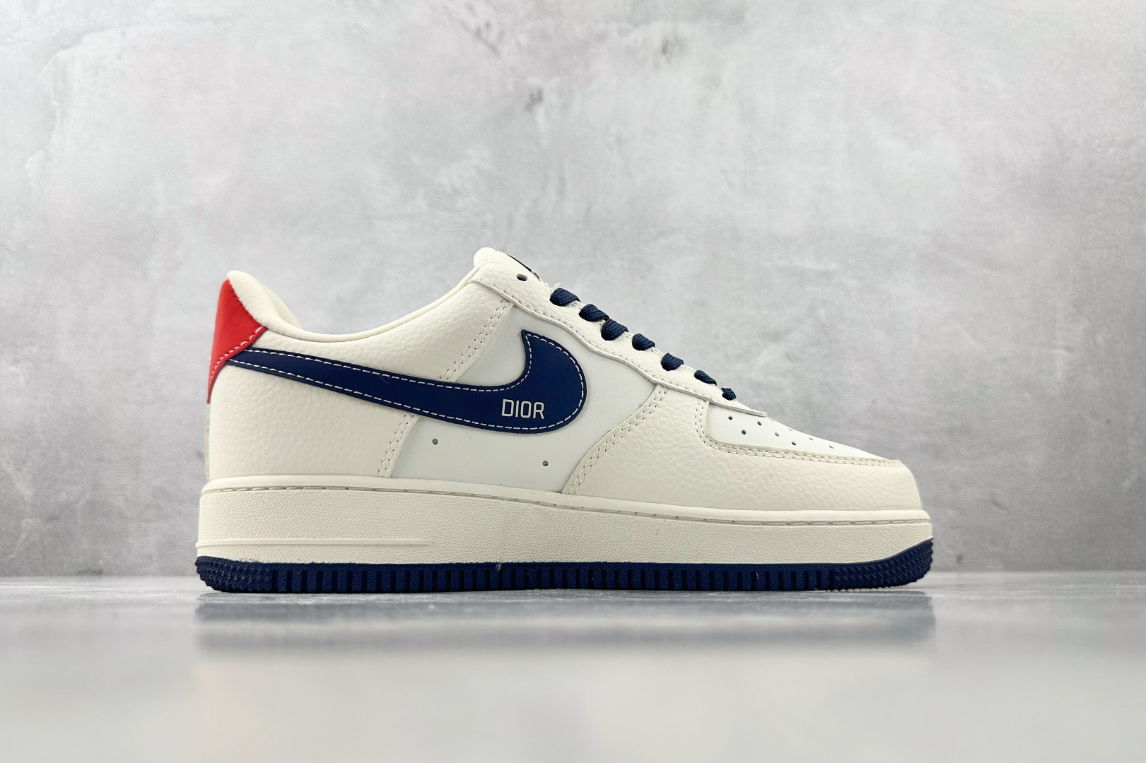 XC 
Nike Air Force 1'07  DIOR 联名 米白蓝

货号：DM6868 060
