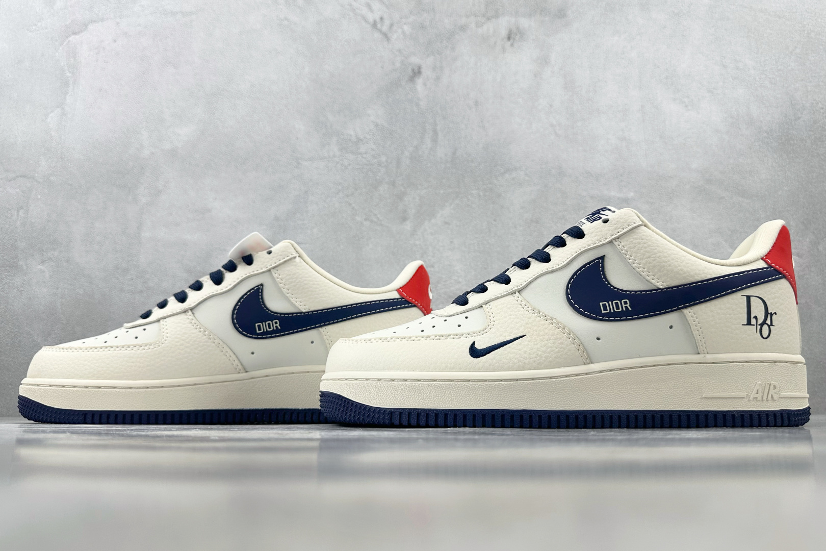 XC 
Nike Air Force 1'07  DIOR 联名 米白蓝

货号：DM6868 060
