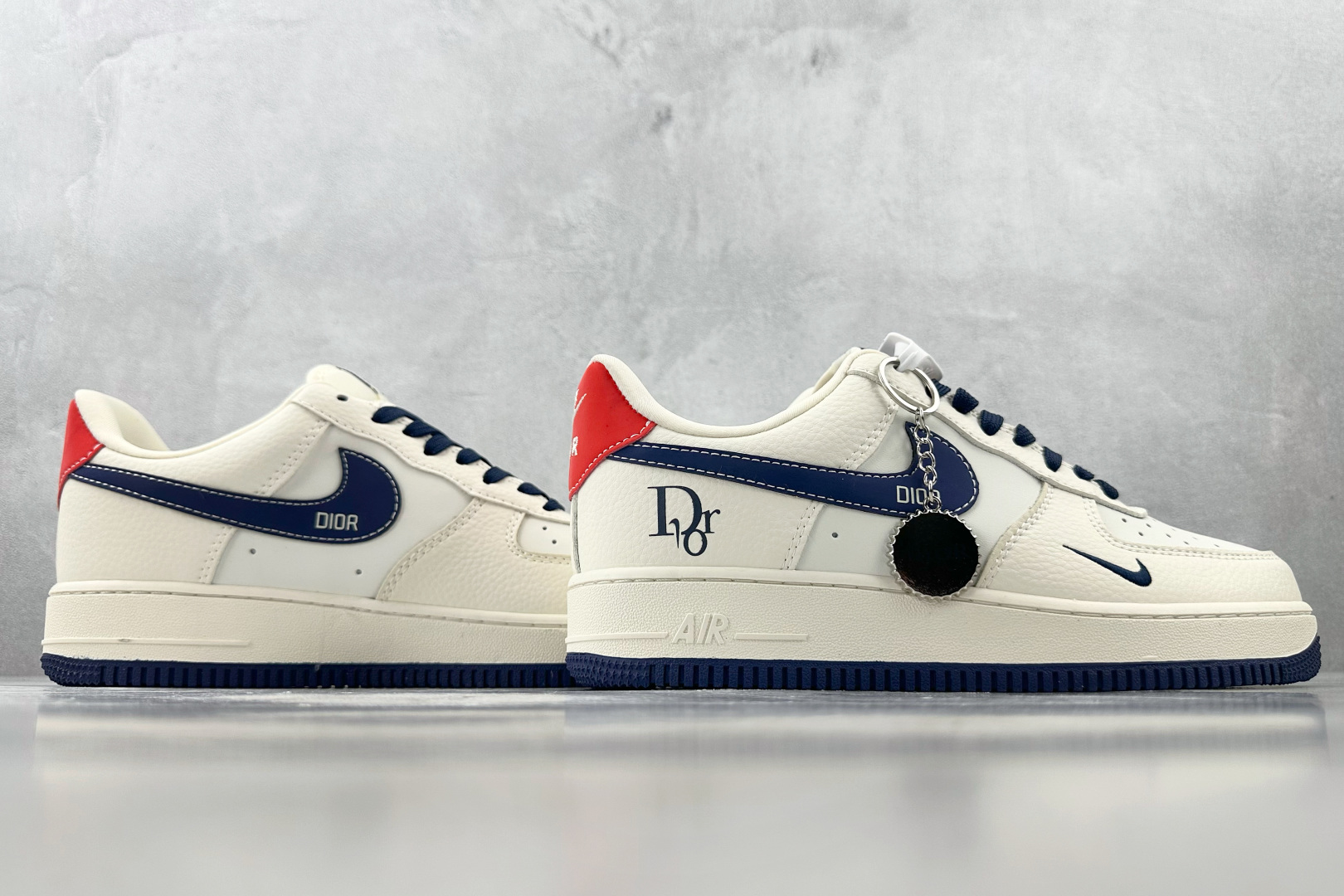 XC 
Nike Air Force 1'07  DIOR 联名 米白蓝

货号：DM6868 060
