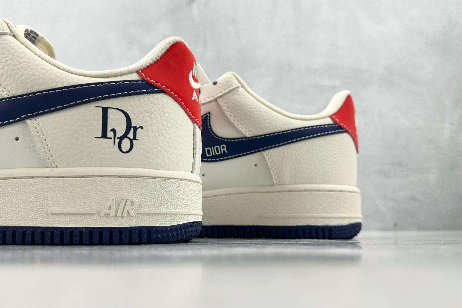 XC 
Nike Air Force 1'07  DIOR 联名 米白蓝

货号：DM6868 060
