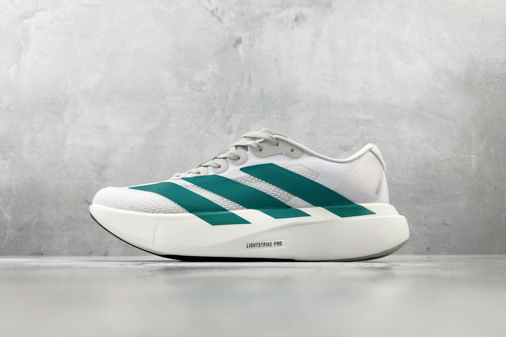 BS 
纯原  adidas Adizero EVO SL 白绿

货号：JR3417
尺码：36 36