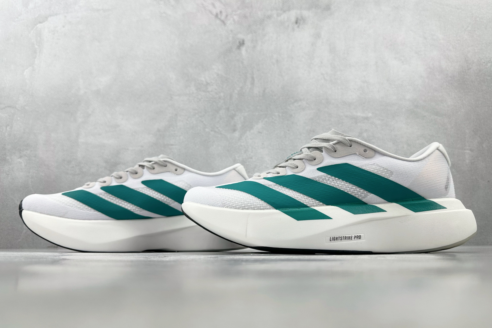 BS 
纯原  adidas Adizero EVO SL 白绿

货号：JR3417
尺码：36 36