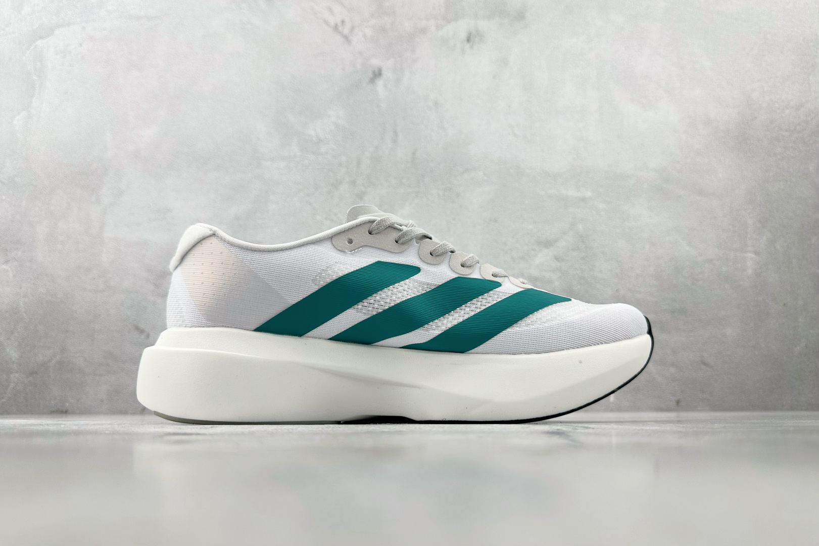 BS 
纯原  adidas Adizero EVO SL 白绿

货号：JR3417
尺码：36 36