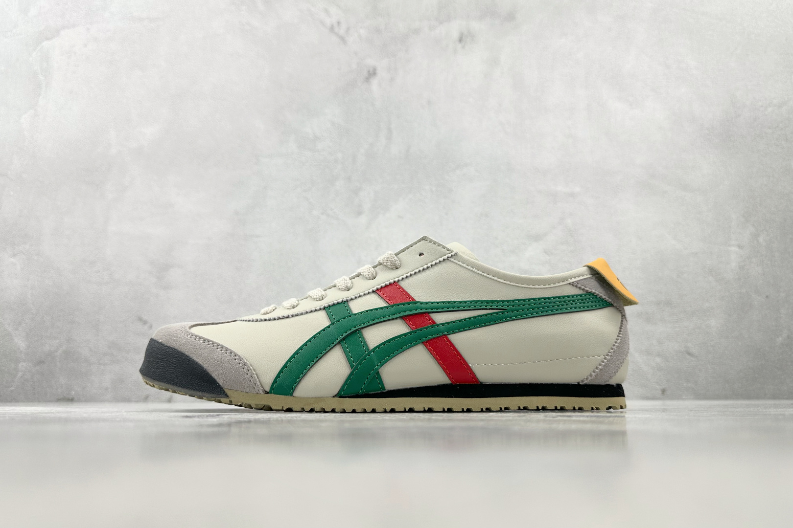 ZX 神版 
Onitsuka Tiger鬼塚虎 MEXICO 66 橄榄绿

货号：1183C102-