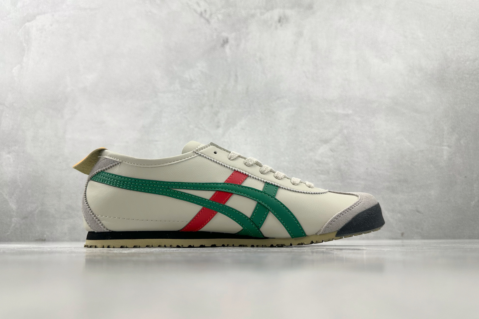 ZX 神版 
Onitsuka Tiger鬼塚虎 MEXICO 66 橄榄绿

货号：1183C102-