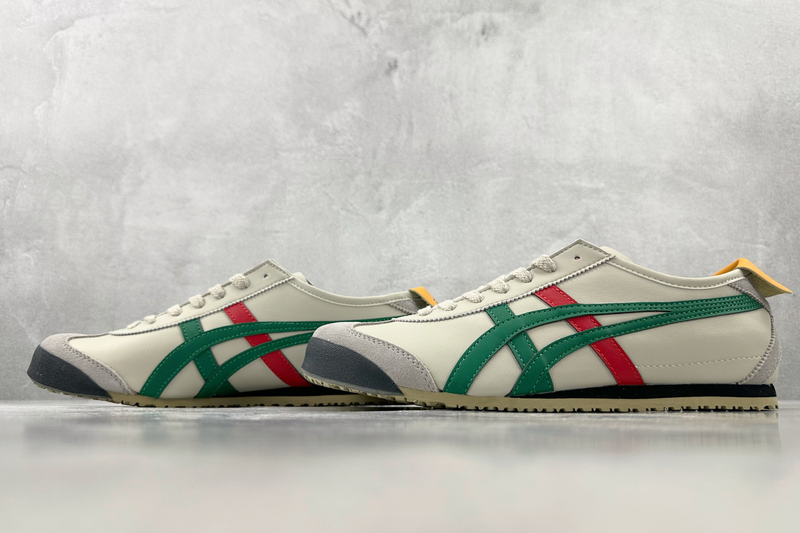 ZX 神版 
Onitsuka Tiger鬼塚虎 MEXICO 66 橄榄绿

货号：1183C102-