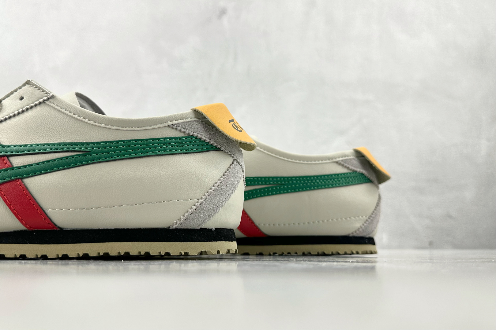 ZX 神版 
Onitsuka Tiger鬼塚虎 MEXICO 66 橄榄绿

货号：1183C102-