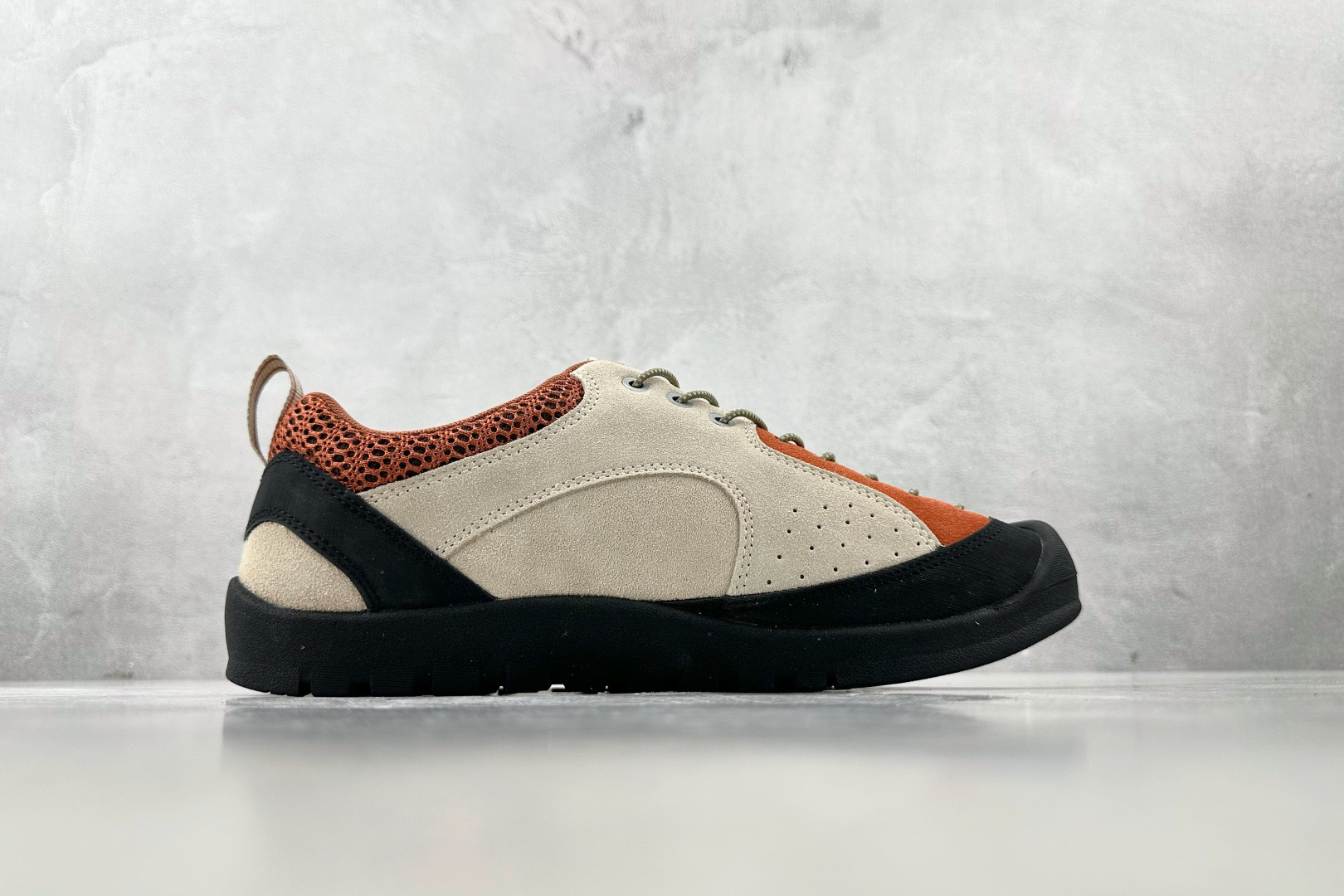 KN 
KEEN Jasper Rocks 红褐灰

货号：
尺码：36 36.5 37 38.5 39