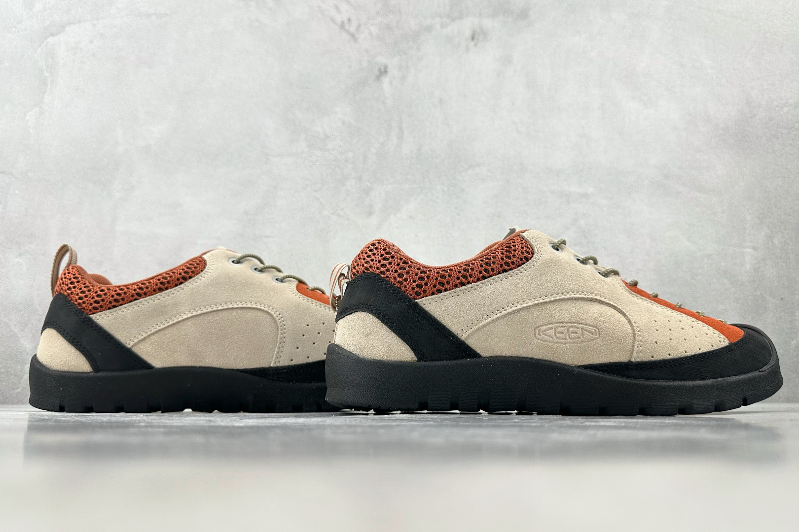 KN 
KEEN Jasper Rocks 红褐灰

货号：
尺码：36 36.5 37 38.5 39