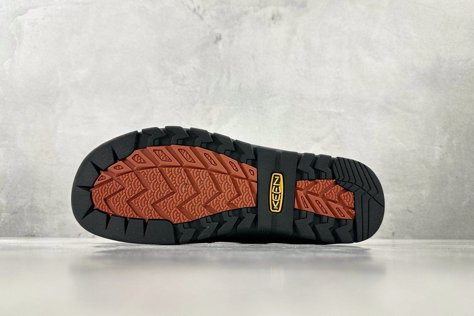 KN 
KEEN Jasper Rocks 红褐灰

货号：
尺码：36 36.5 37 38.5 39