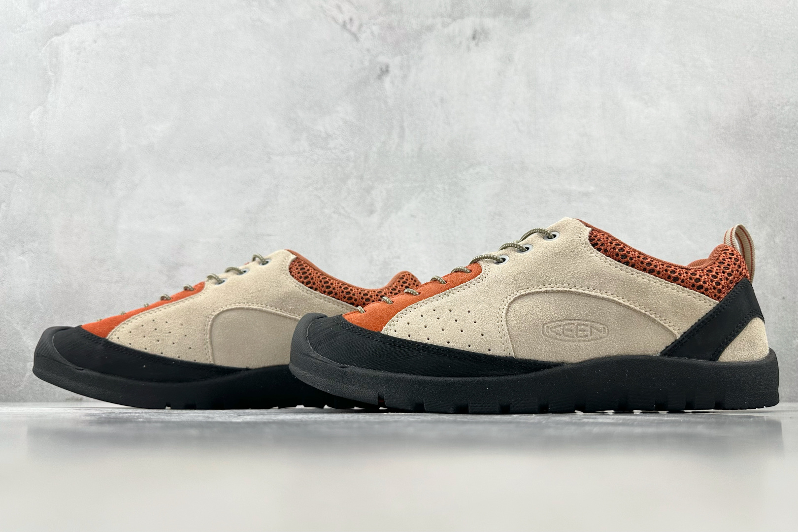 KN 
KEEN Jasper Rocks 红褐灰

货号：
尺码：36 36.5 37 38.5 39