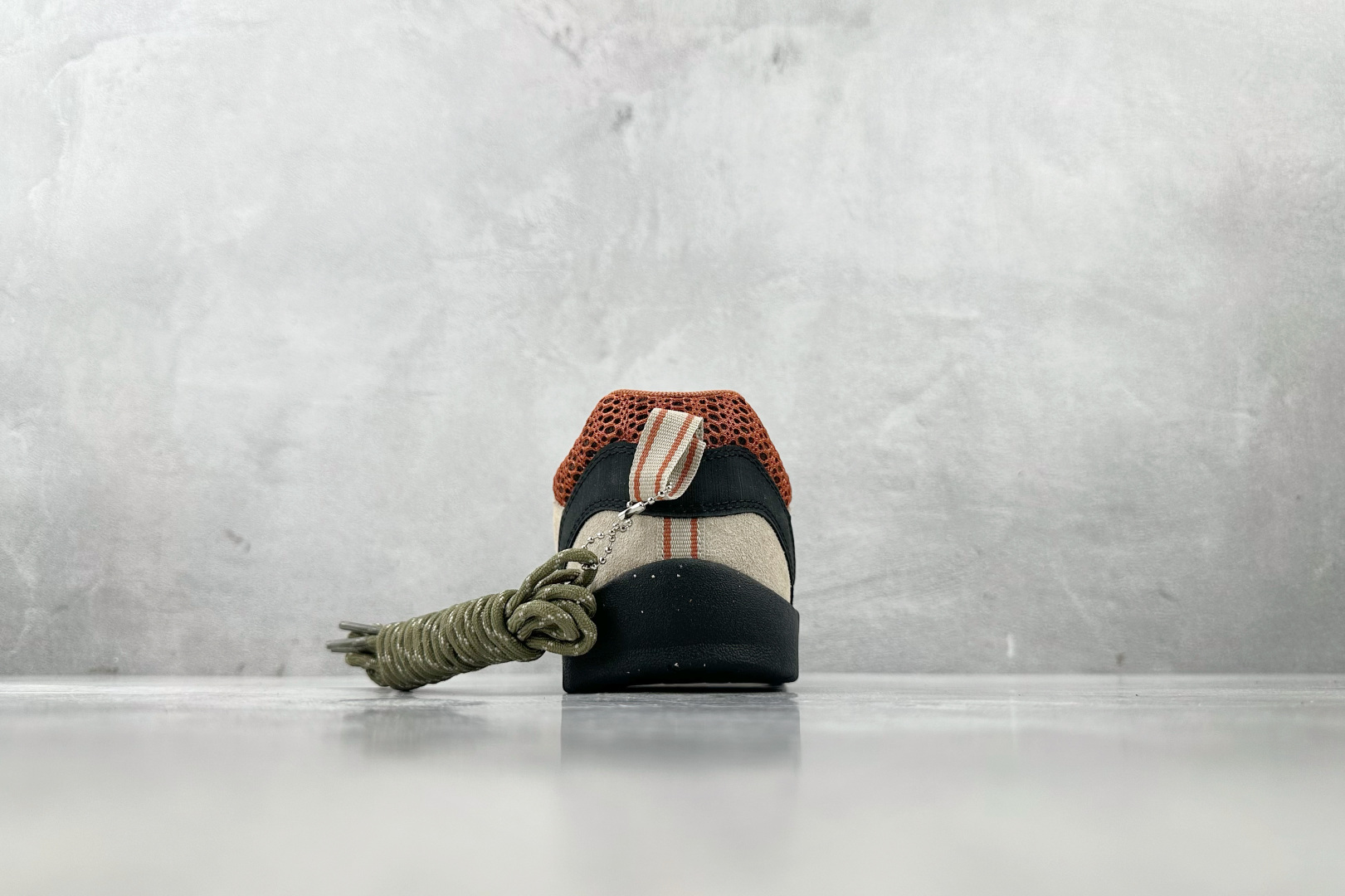 KN 
KEEN Jasper Rocks 红褐灰

货号：
尺码：36 36.5 37 38.5 39
