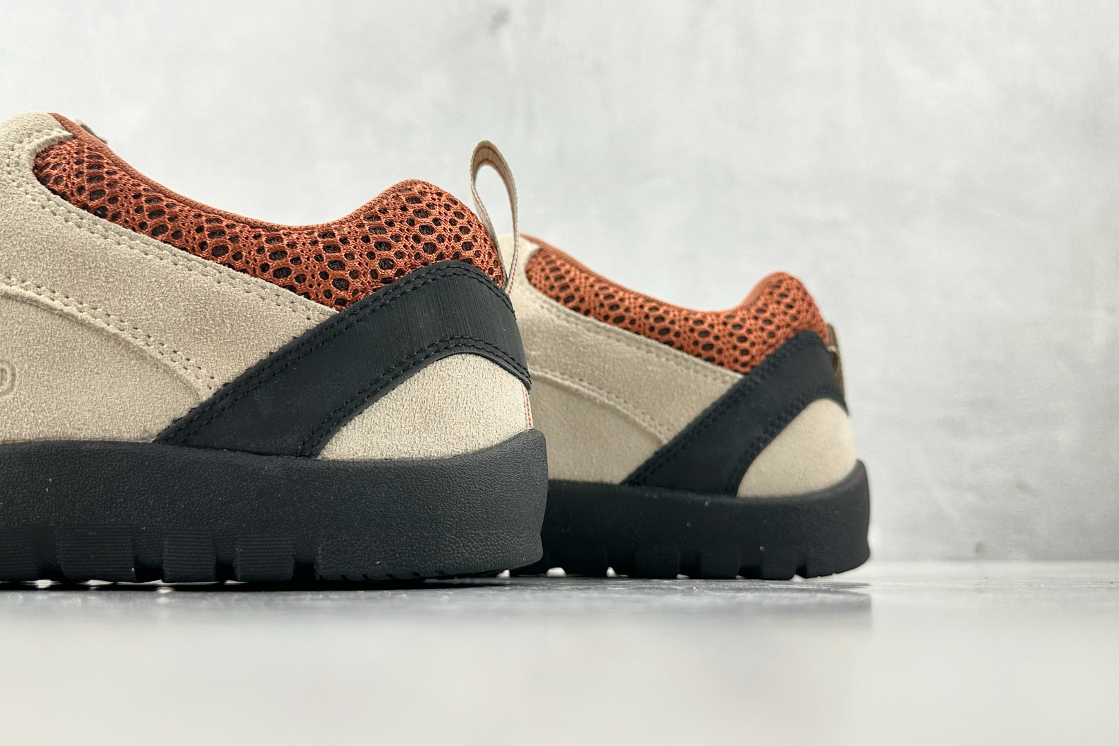 KN 
KEEN Jasper Rocks 红褐灰

货号：
尺码：36 36.5 37 38.5 39