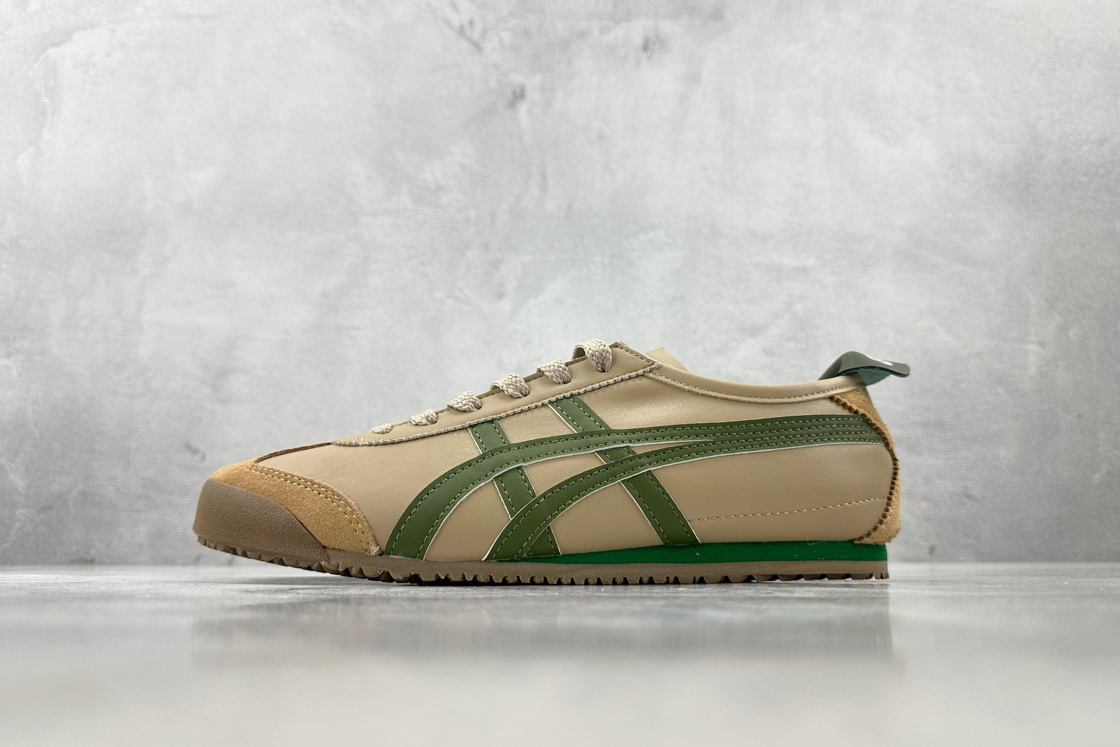 WS 
平台爆款 Onitsuka Tiger鬼塚虎 MEXICO 66 棕绿

货号：1183C102