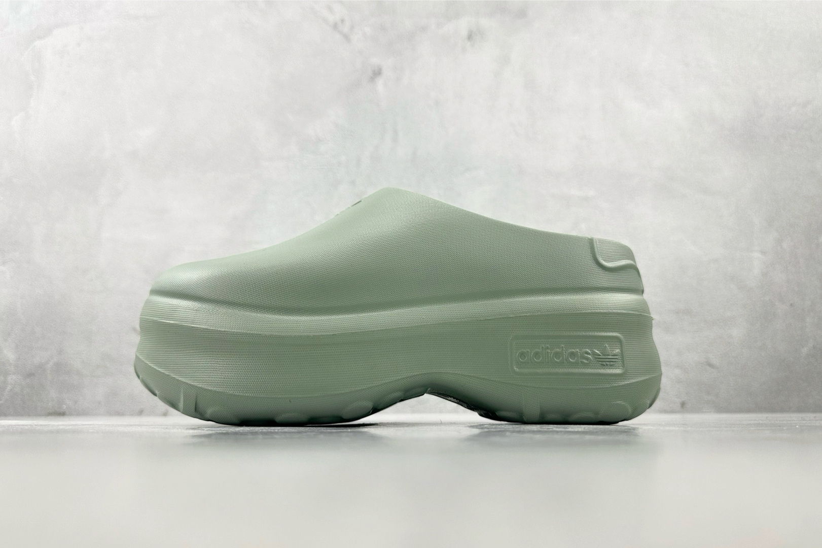 On 版 
adidas originals AdiFOM Stan Smith Mule 绿色

货号