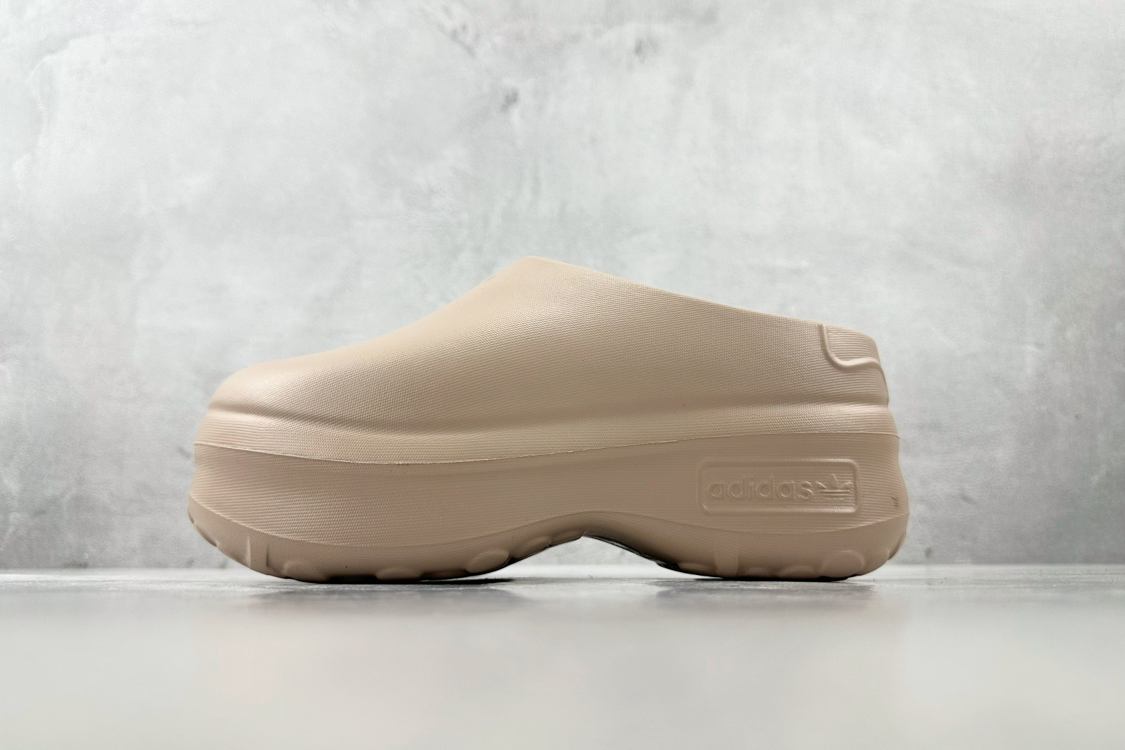 On 版 
adidas originals AdiFOM Stan Smith Mule 沙褐色

货
