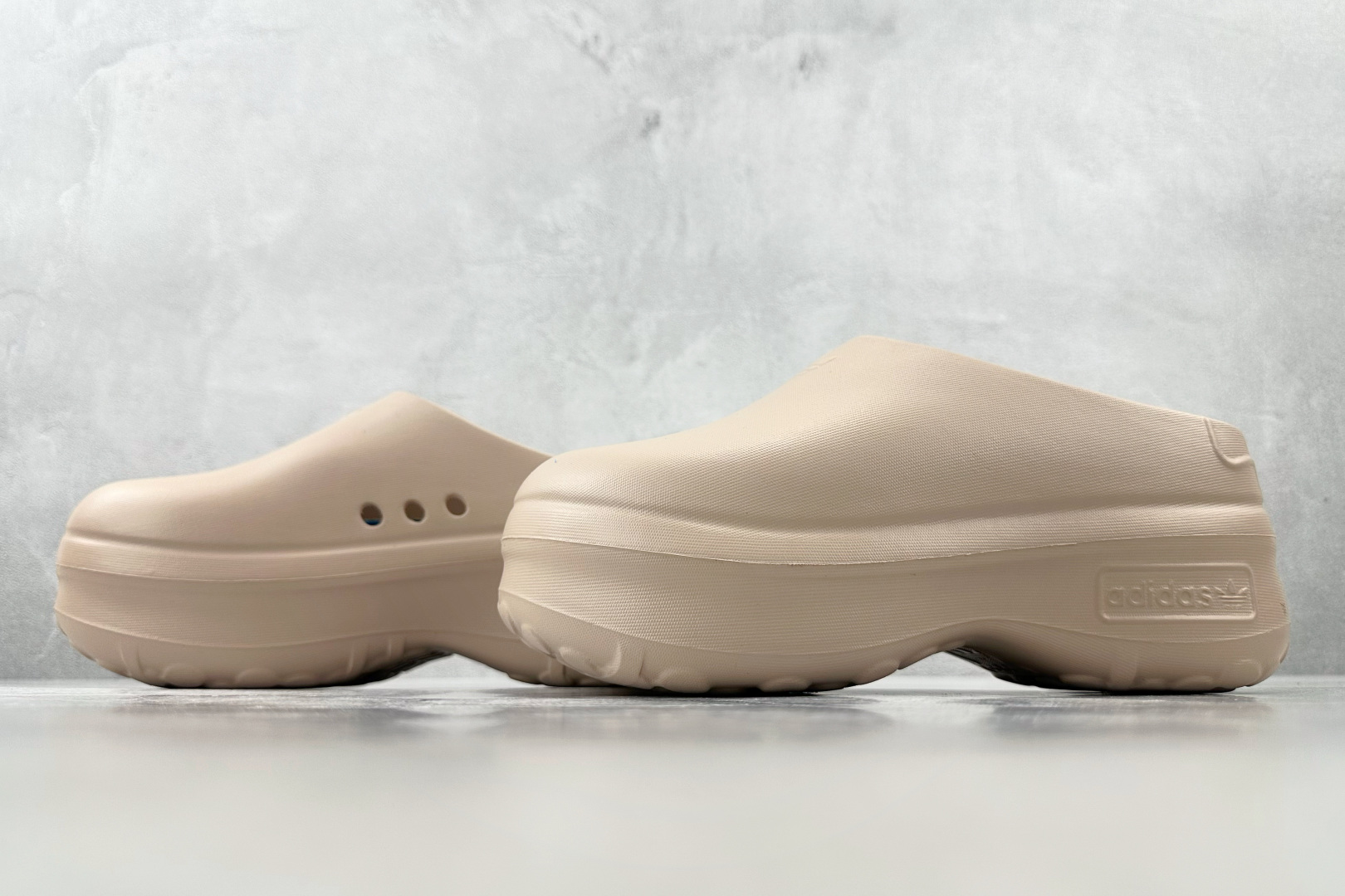 On 版 
adidas originals AdiFOM Stan Smith Mule 沙褐色

货