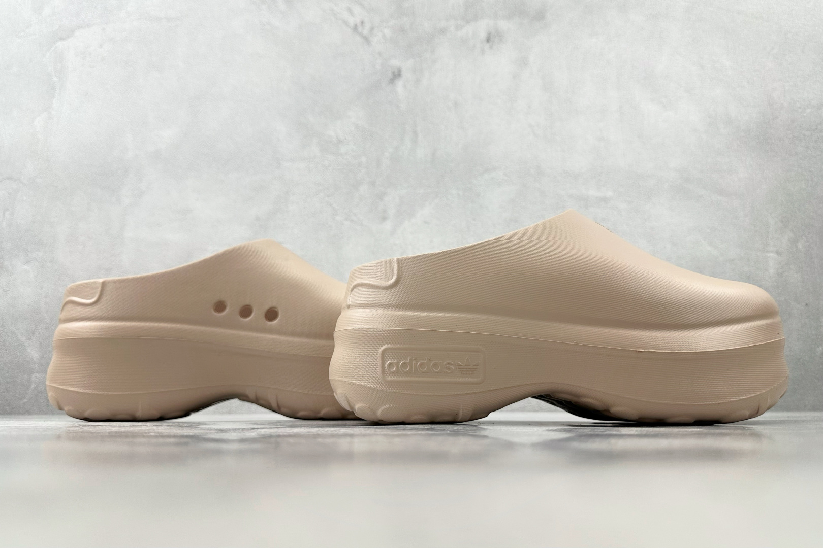 On 版 
adidas originals AdiFOM Stan Smith Mule 沙褐色

货