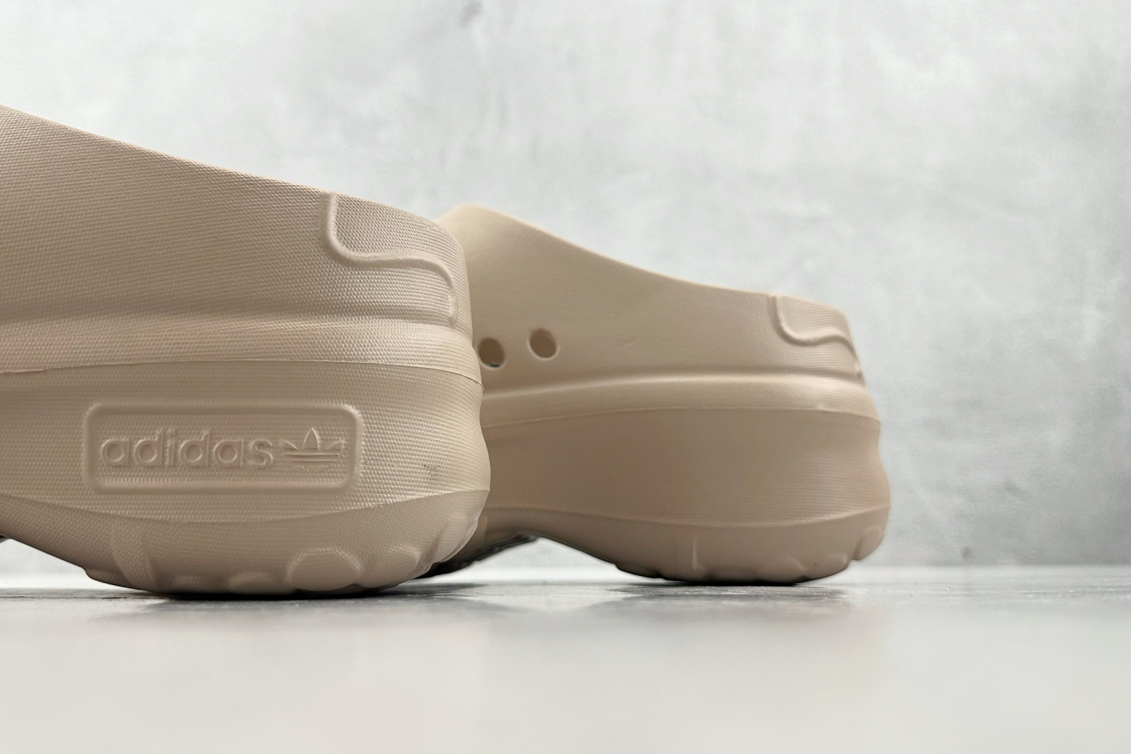 On 版 
adidas originals AdiFOM Stan Smith Mule 沙褐色

货