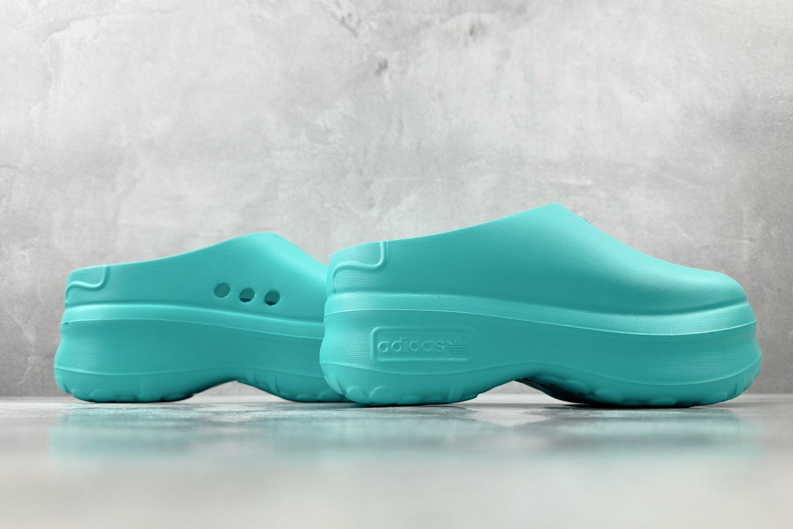 On 版 
adidas originals AdiFOM Stan Smith Mule 青色

货号