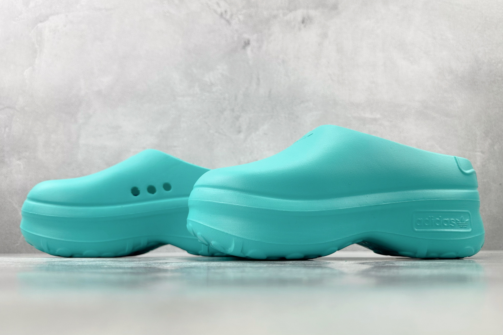 On 版 
adidas originals AdiFOM Stan Smith Mule 青色

货号