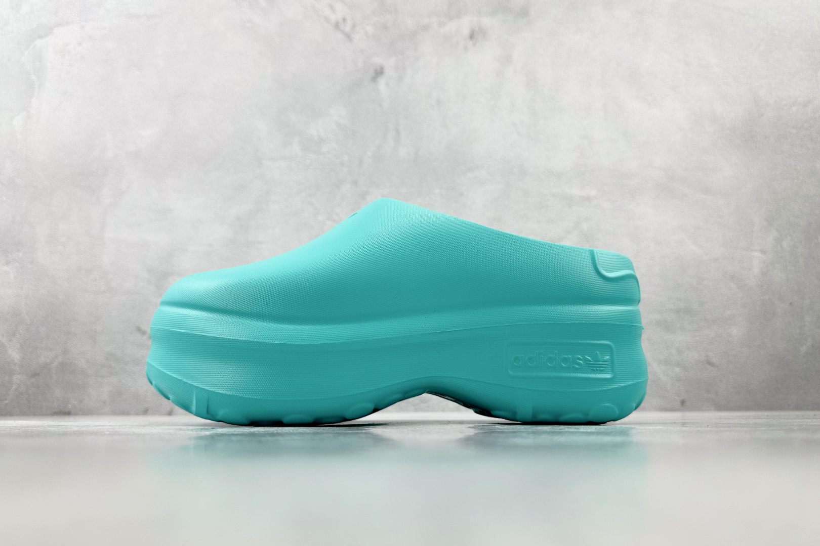 On 版 
adidas originals AdiFOM Stan Smith Mule 青色

货号
