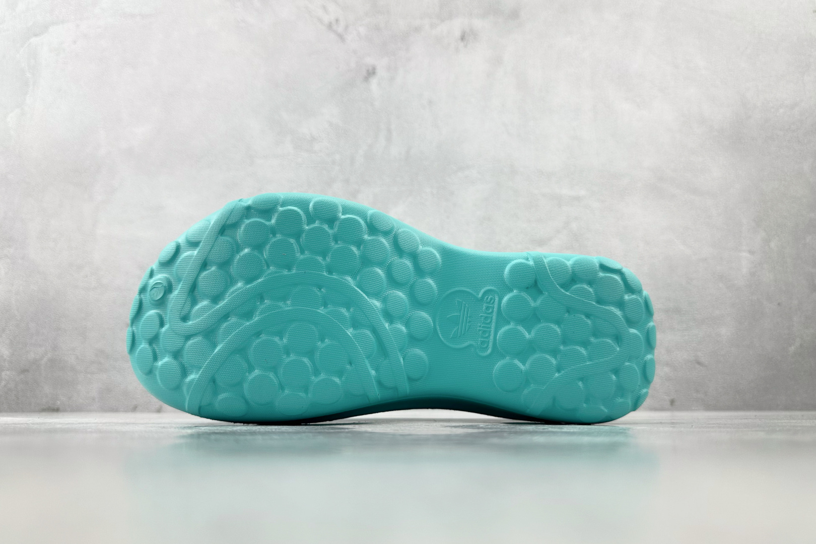 On 版 
adidas originals AdiFOM Stan Smith Mule 青色

货号