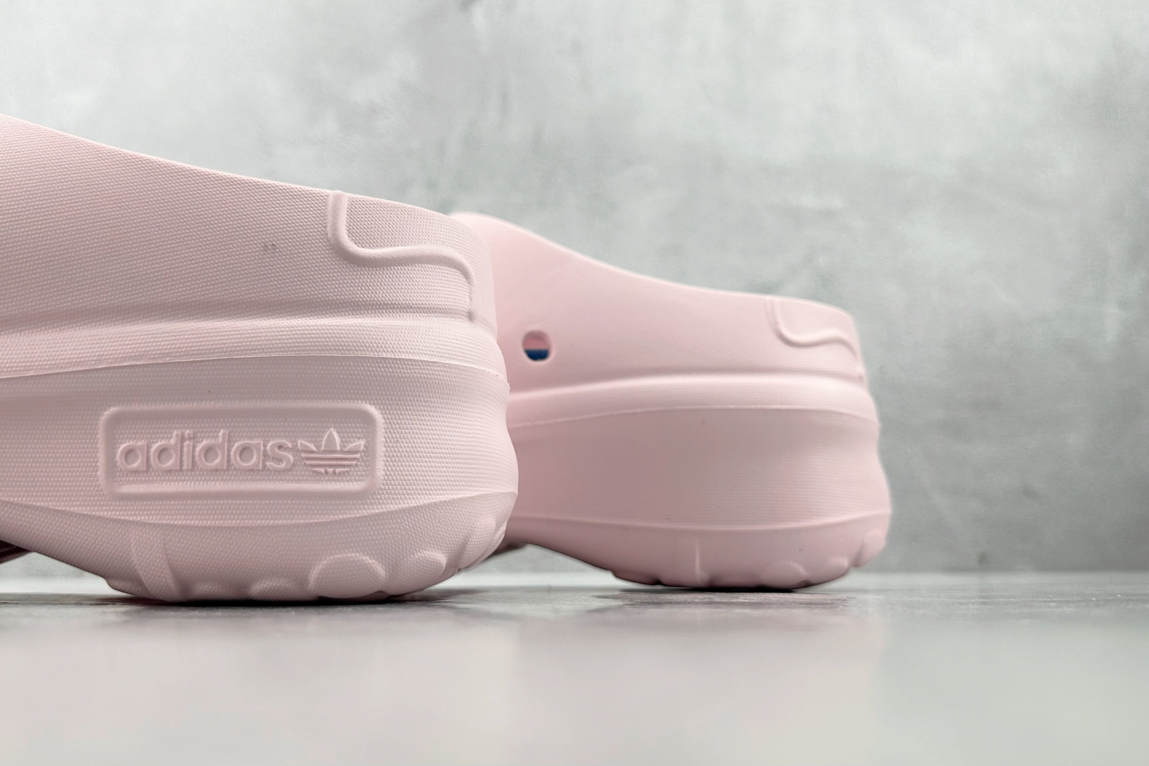 On 版 
adidas originals AdiFOM Stan Smith Mule 粉色

货号