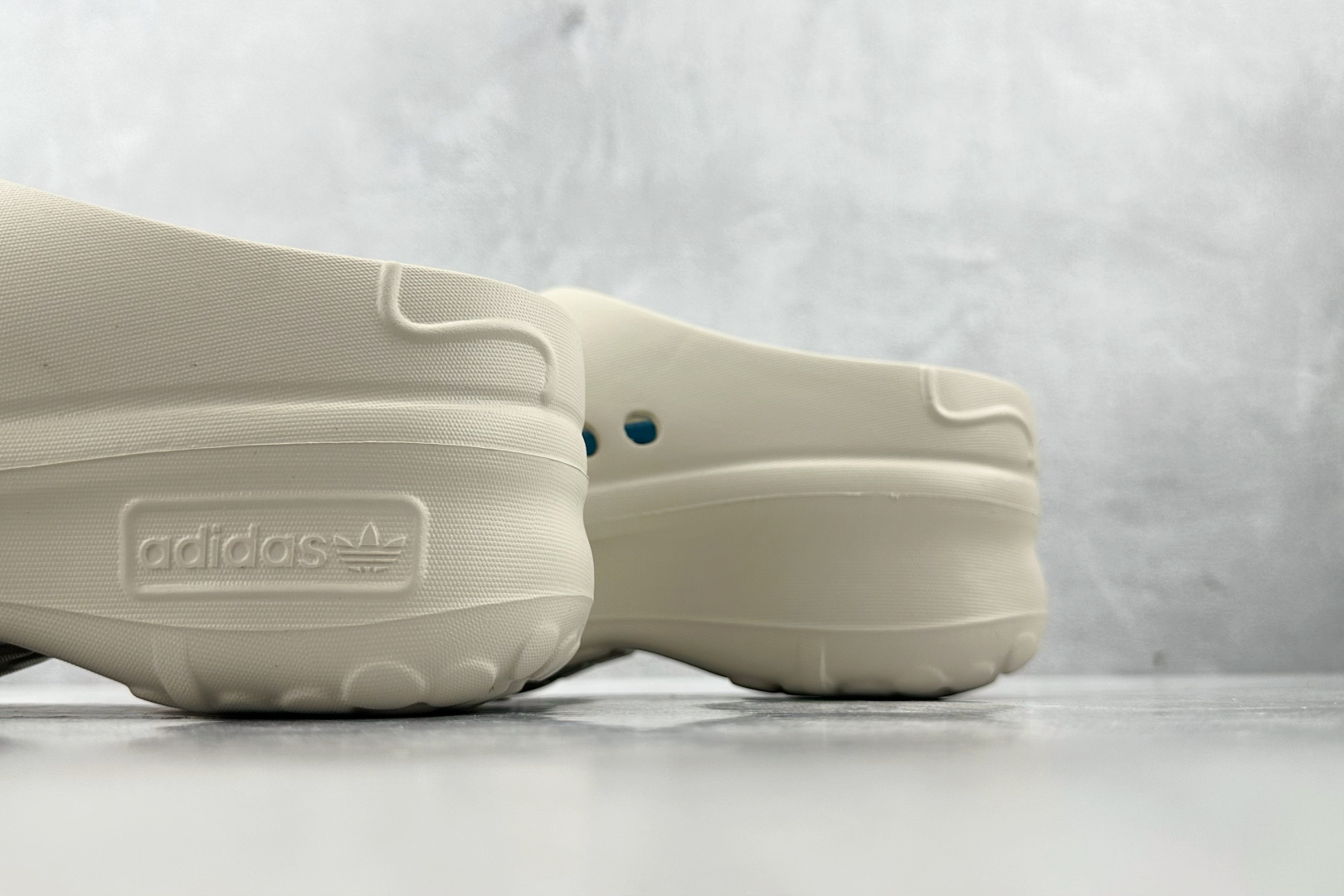 On 版 
adidas originals AdiFOM Stan Smith Mule 米色

货号