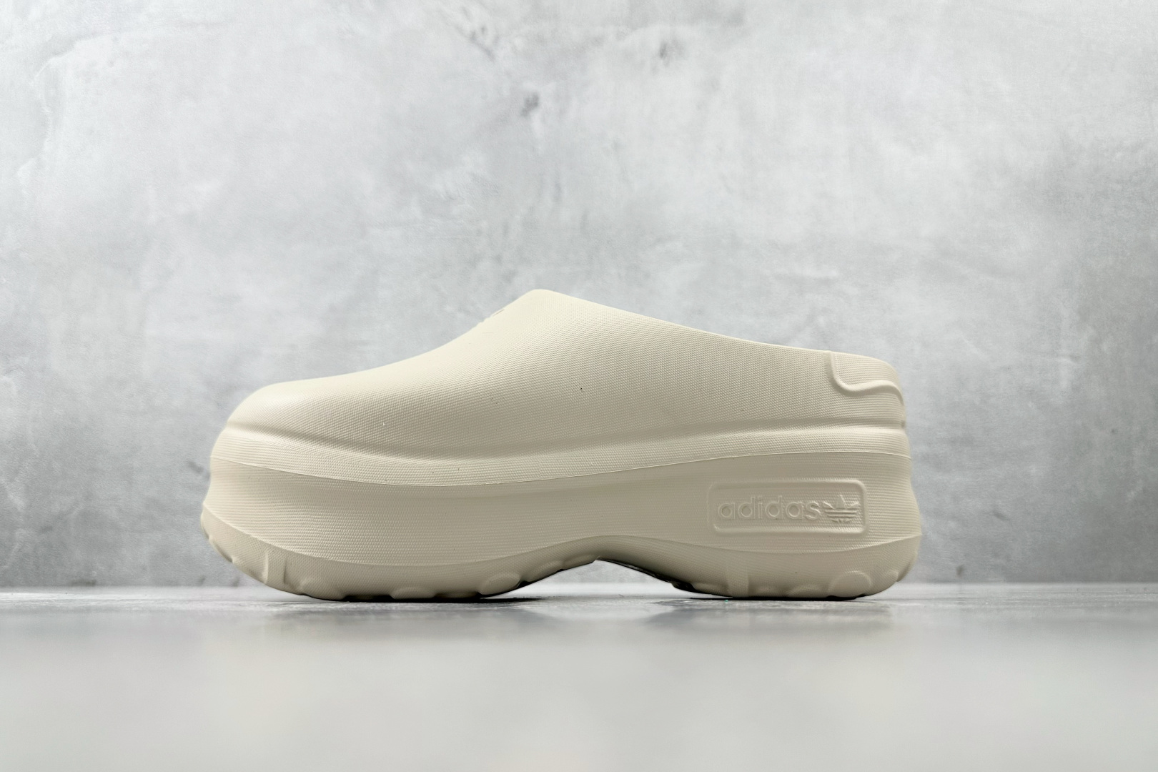 On 版 
adidas originals AdiFOM Stan Smith Mule 米色

货号