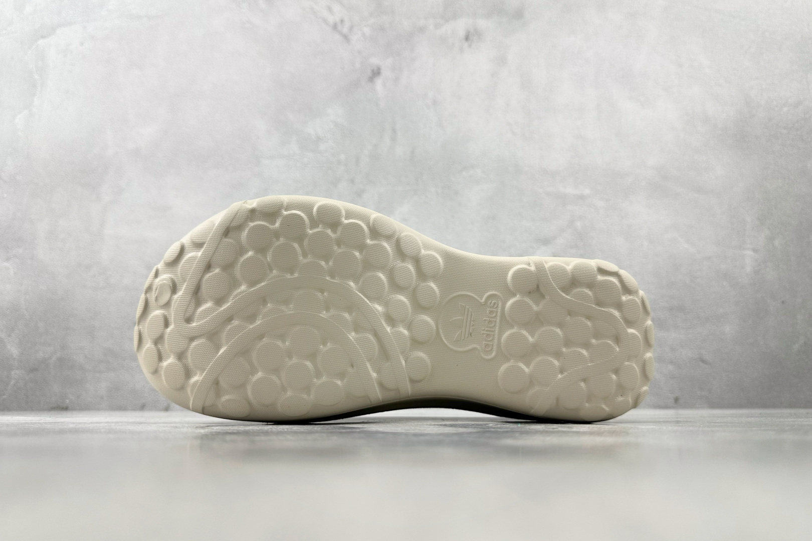 On 版 
adidas originals AdiFOM Stan Smith Mule 米色

货号