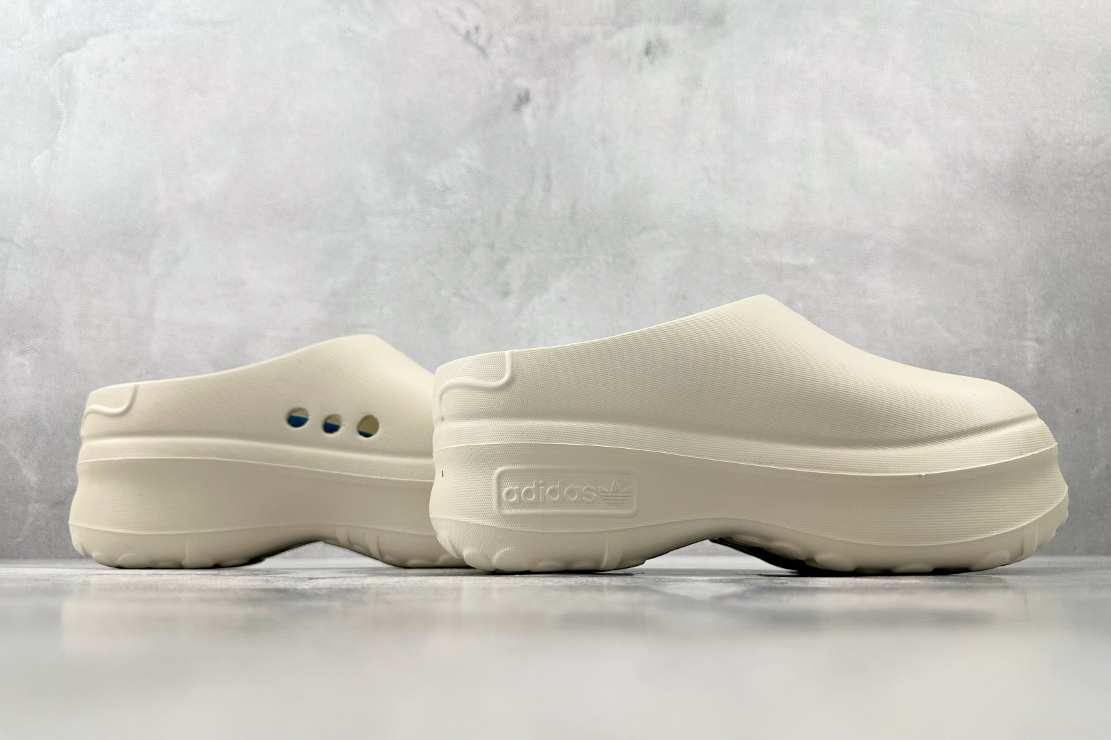 On 版 
adidas originals AdiFOM Stan Smith Mule 米色

货号