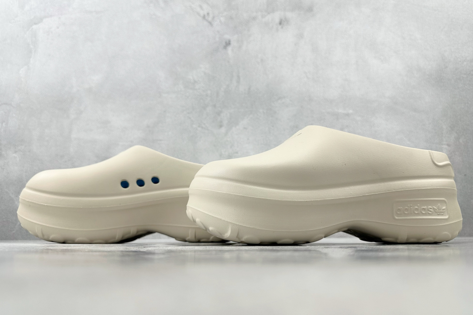 On 版 
adidas originals AdiFOM Stan Smith Mule 米色

货号