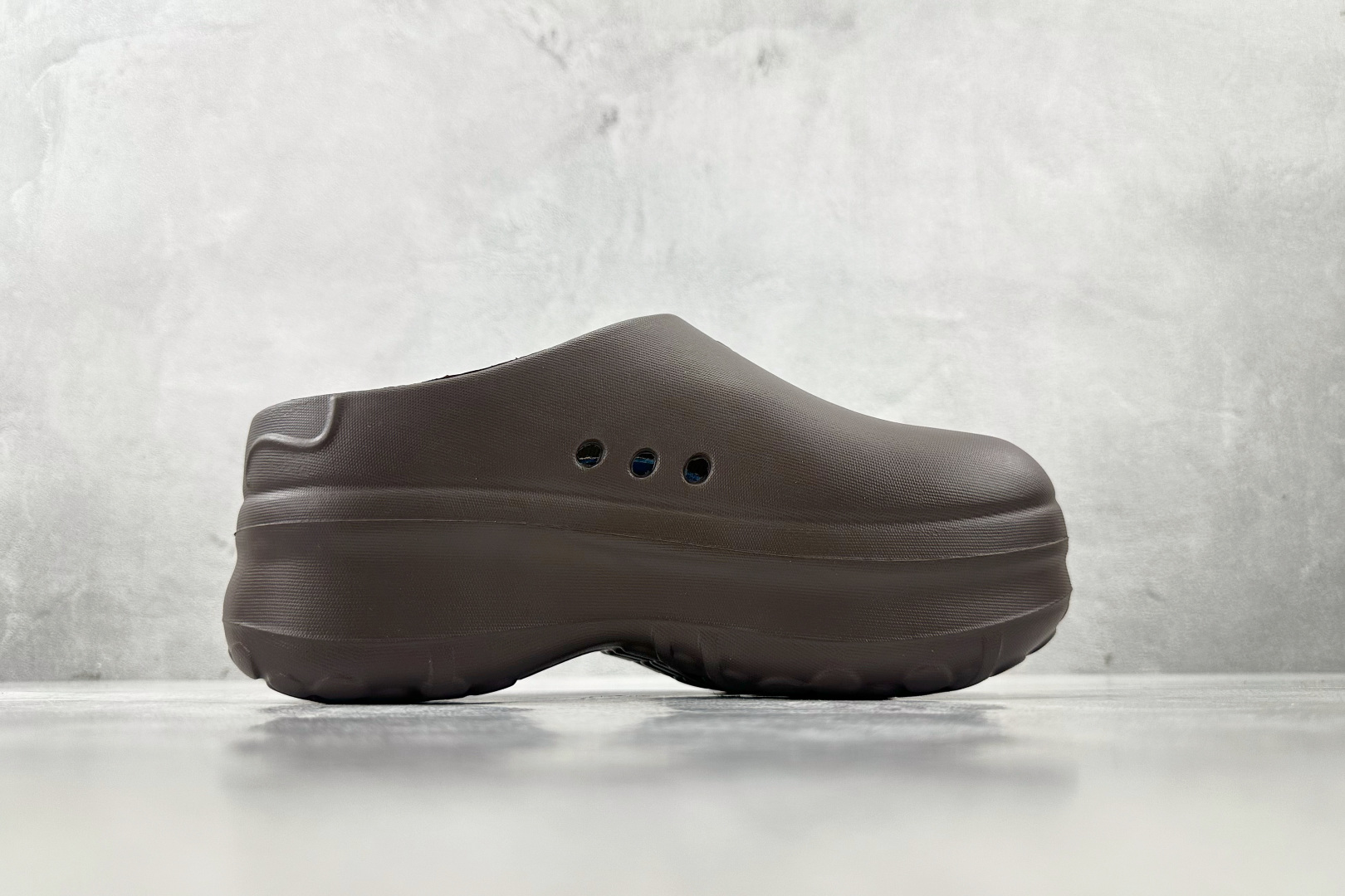 On 版 
adidas originals AdiFOM Stan Smith Mule 深棕色

货
