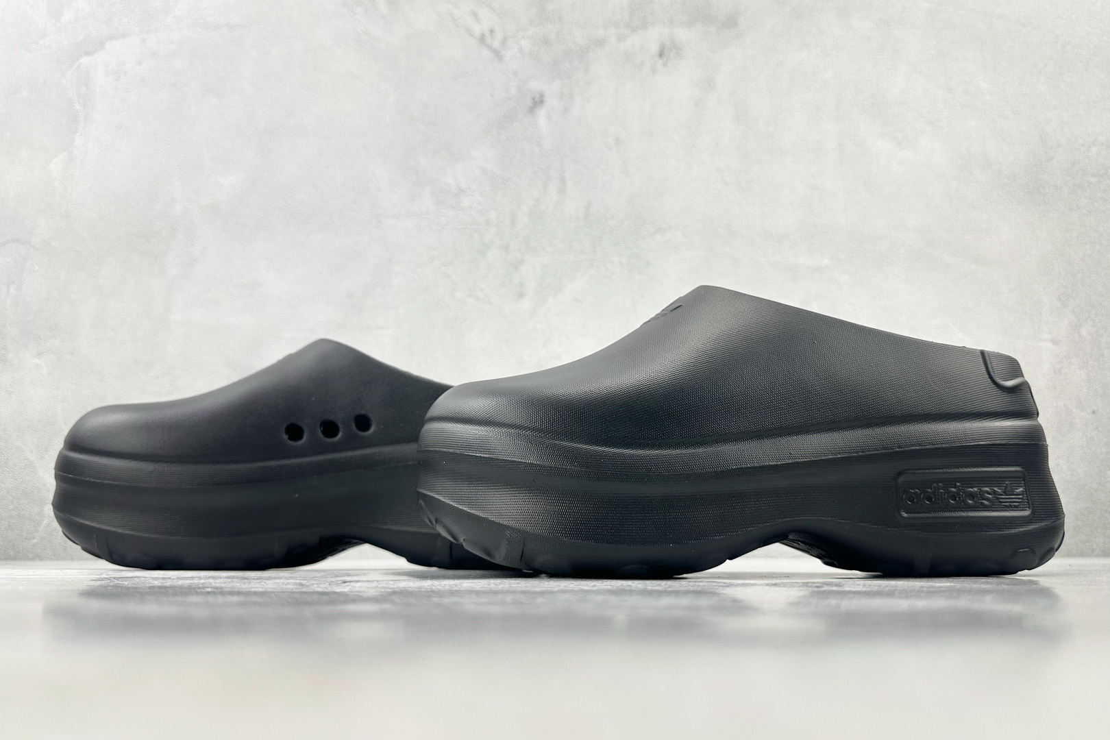 On 版 
adidas originals AdiFOM Stan Smith Mule 黑色

货号