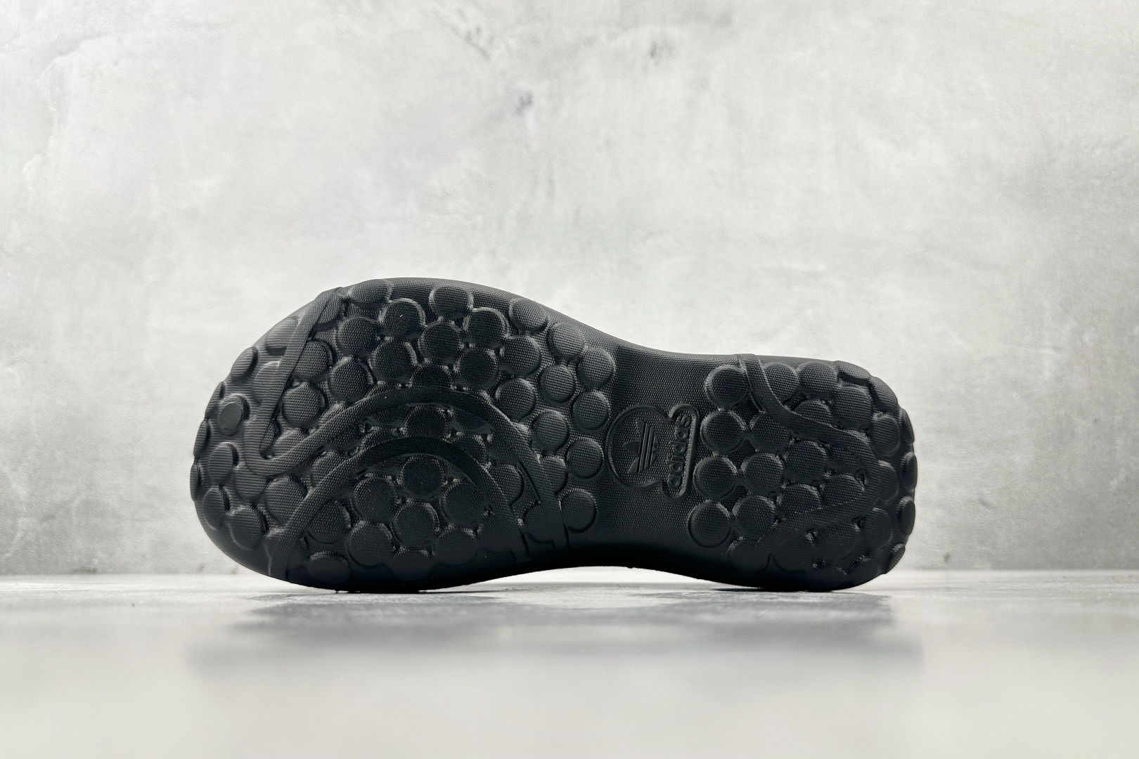 On 版 
adidas originals AdiFOM Stan Smith Mule 黑色

货号