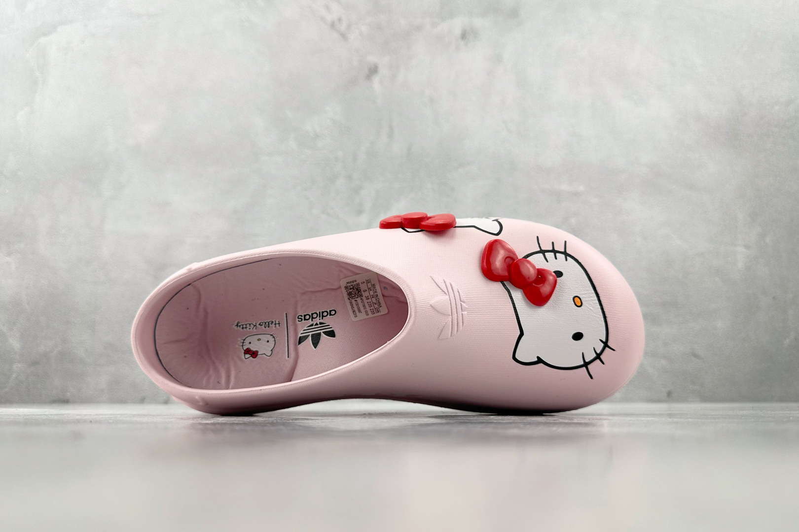 On 版 
Hello Kitty/凯蒂猫 x adidas originals AdiFOM Stan