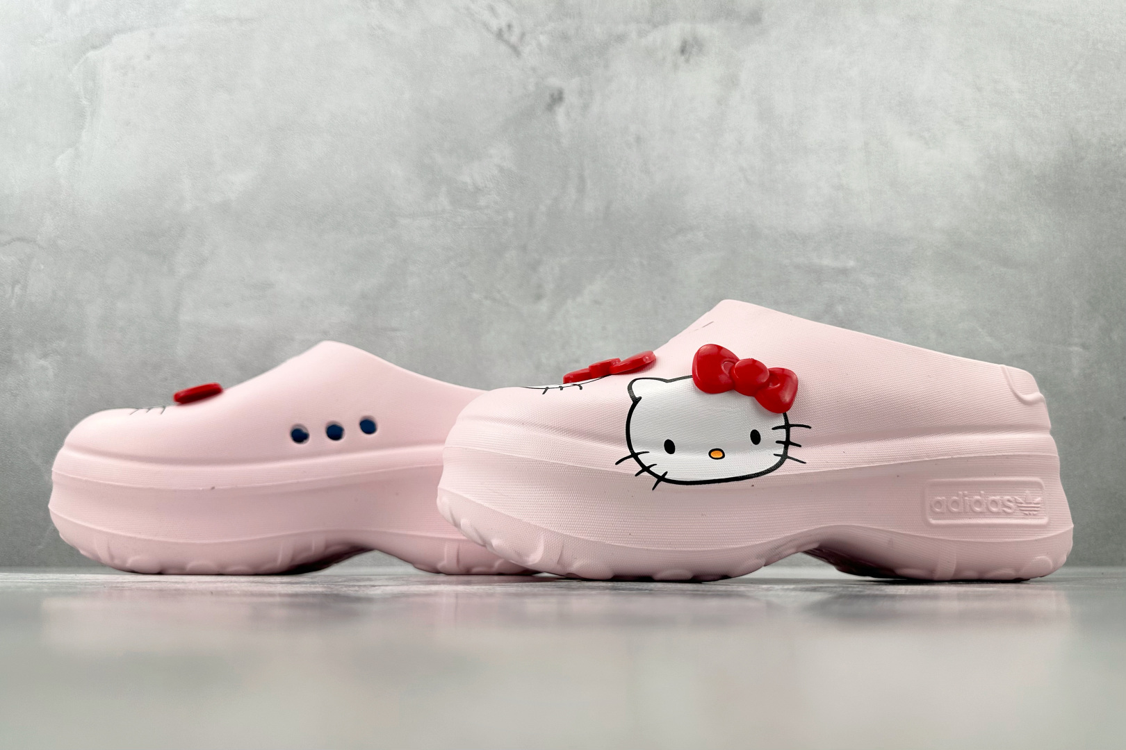 On 版 
Hello Kitty/凯蒂猫 x adidas originals AdiFOM Stan