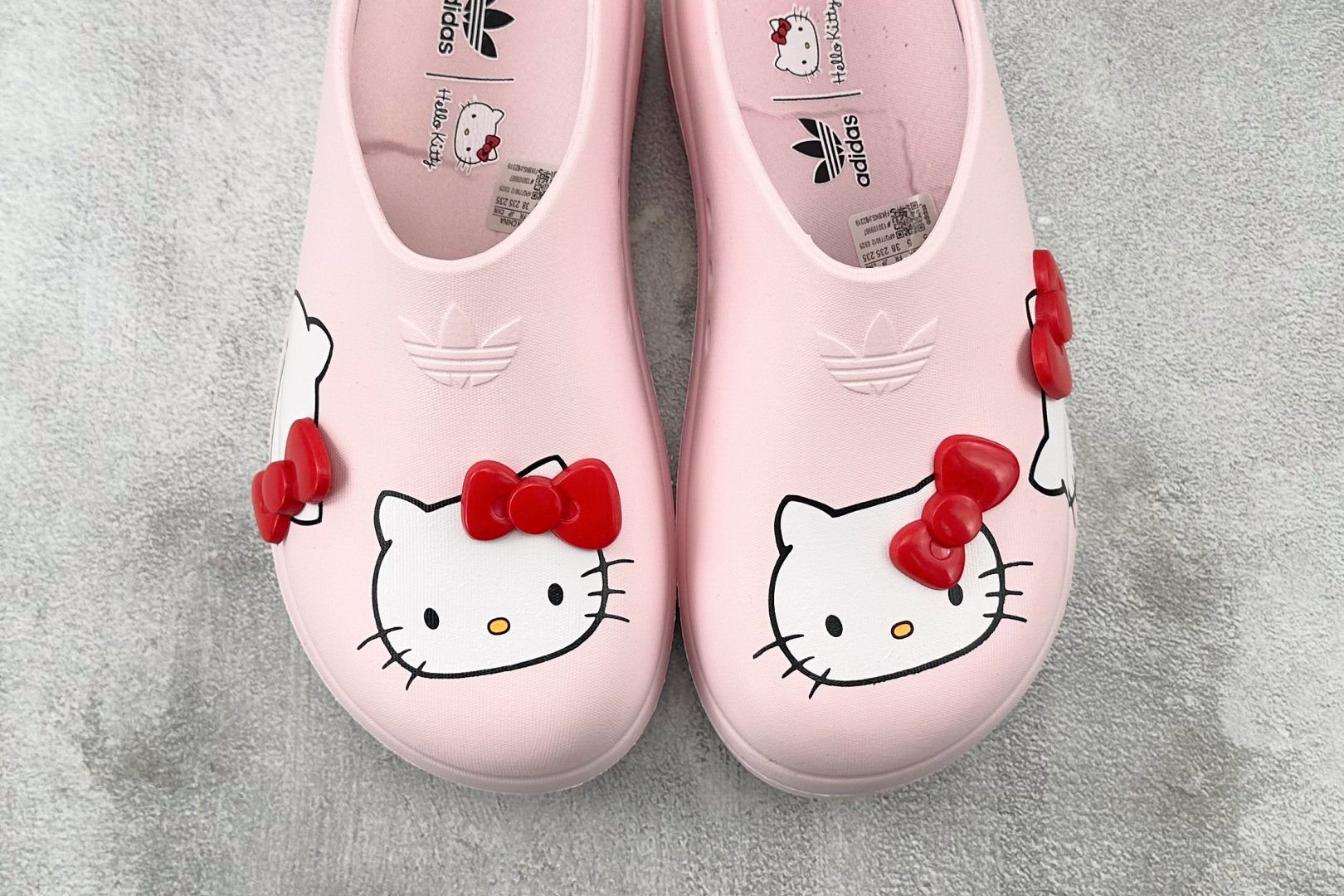 On 版 
Hello Kitty/凯蒂猫 x adidas originals AdiFOM Stan