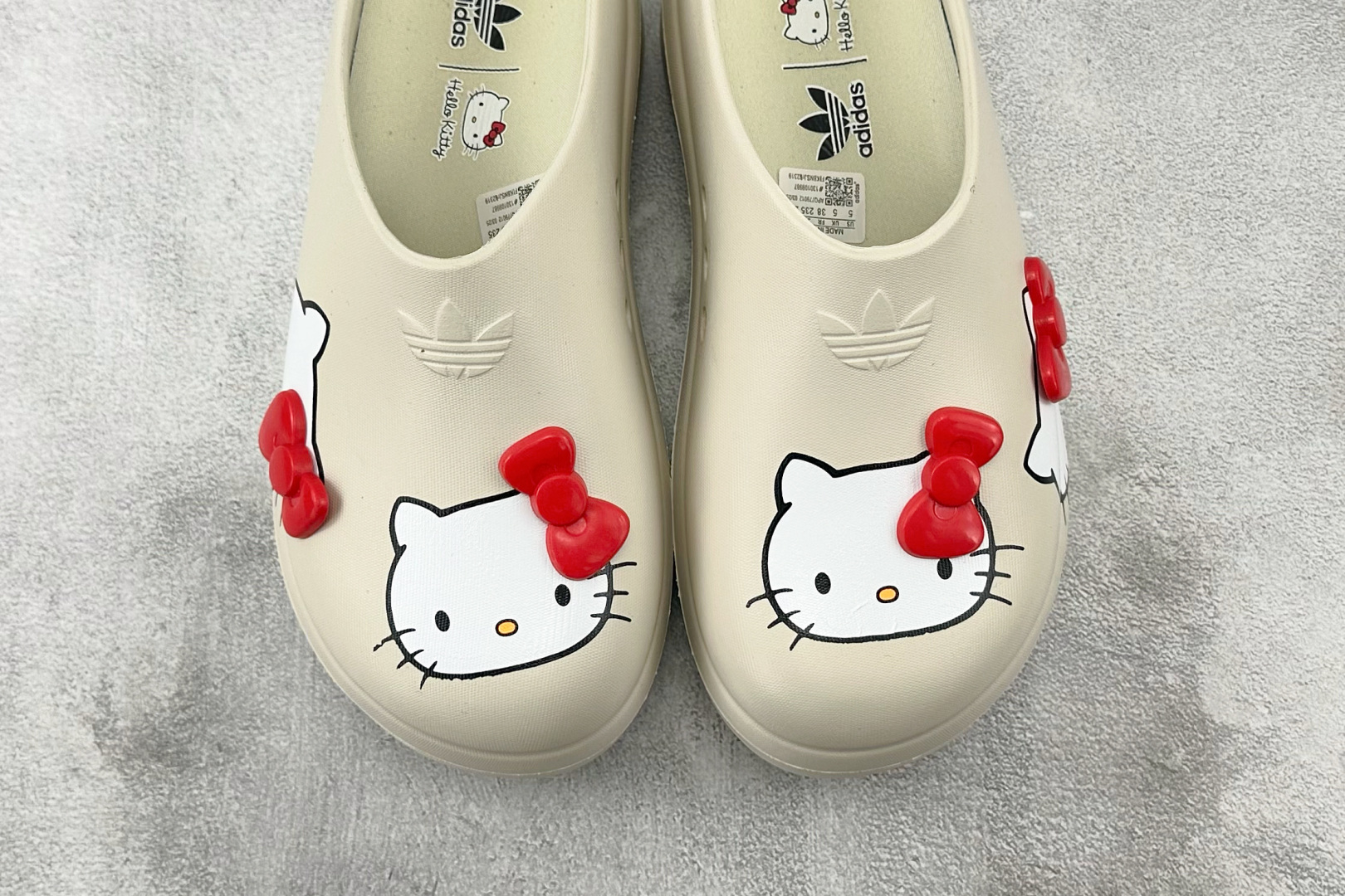 On 版 
Hello Kitty/凯蒂猫 x adidas originals AdiFOM Stan