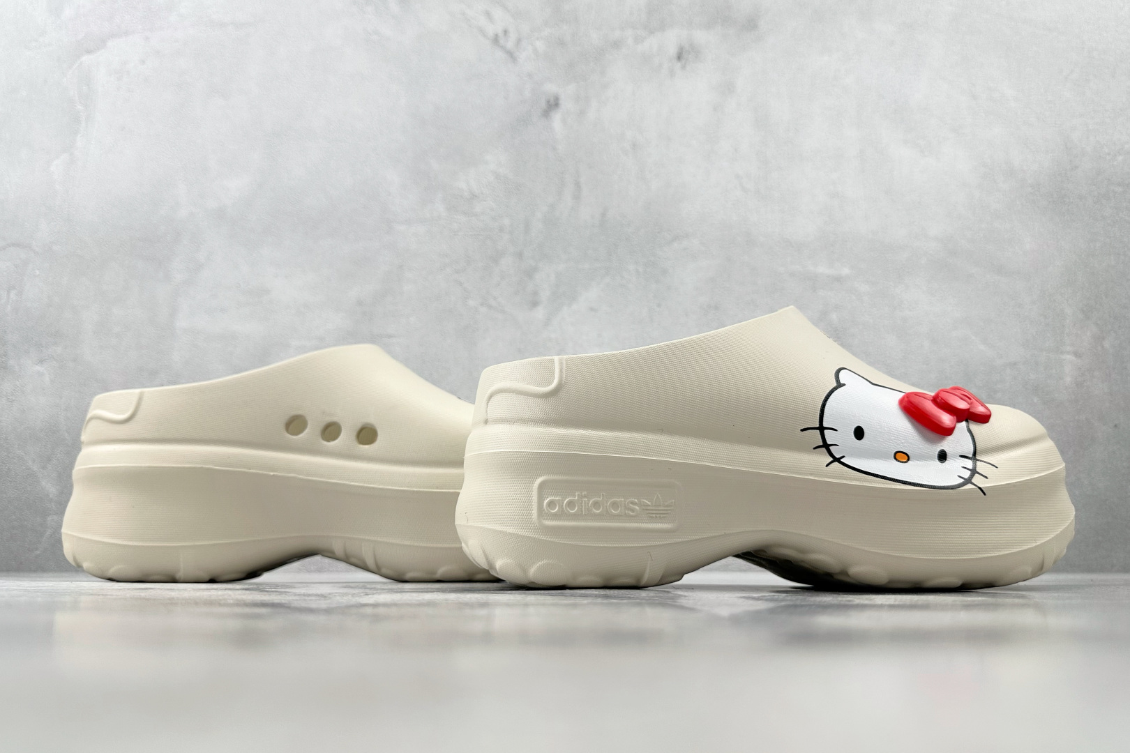 On 版 
Hello Kitty/凯蒂猫 x adidas originals AdiFOM Stan