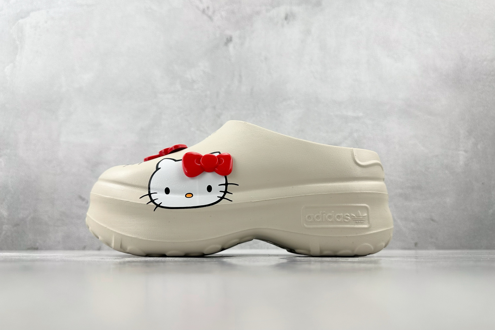 On 版 
Hello Kitty/凯蒂猫 x adidas originals AdiFOM Stan