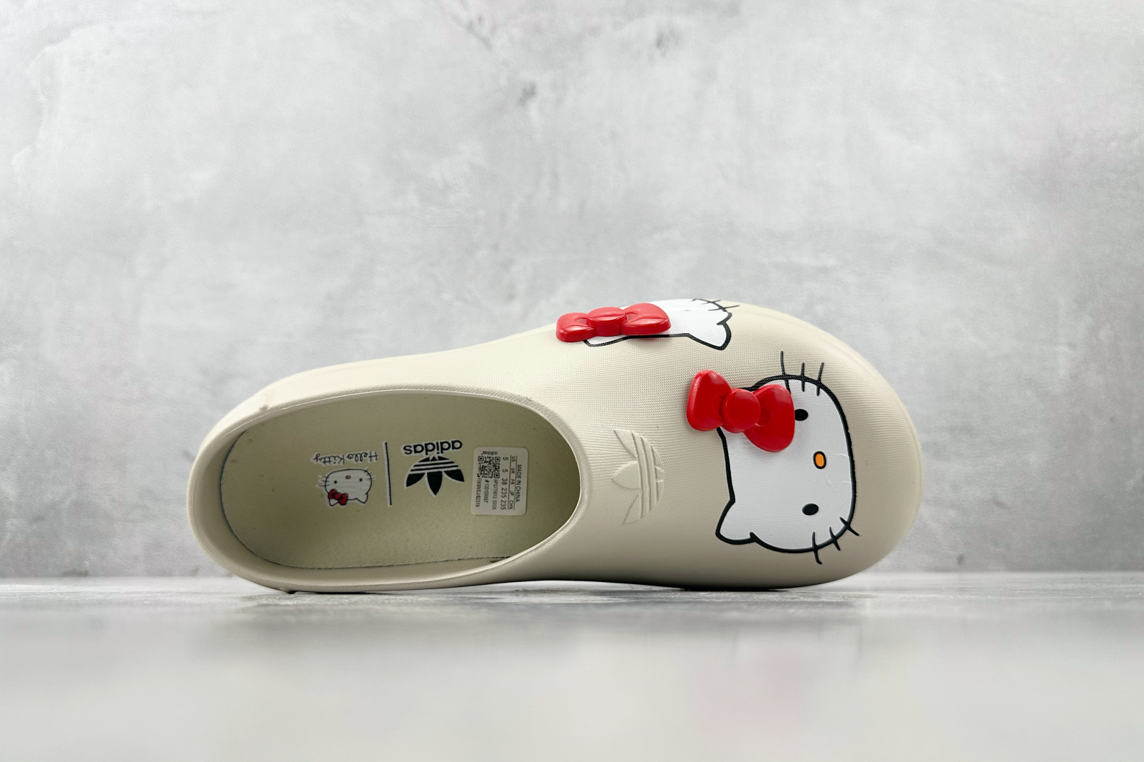 On 版 
Hello Kitty/凯蒂猫 x adidas originals AdiFOM Stan